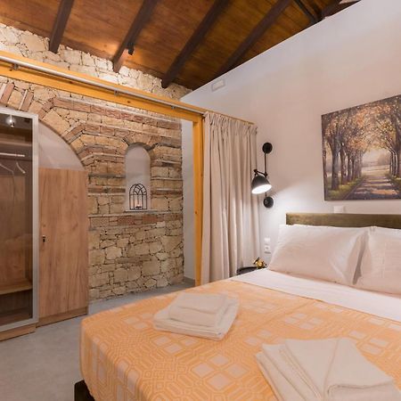 Casa Leone, Cosy Apartment Overlooking The Square Spílion Exterior photo