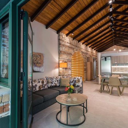 Casa Leone, Cosy Apartment Overlooking The Square Spílion Exterior photo