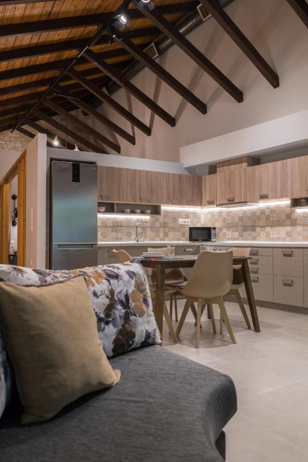 Casa Leone, Cosy Apartment Overlooking The Square Spílion Exterior photo
