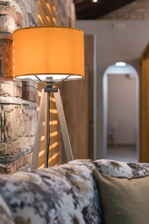 Casa Leone, Cosy Apartment Overlooking The Square Spílion Exterior photo