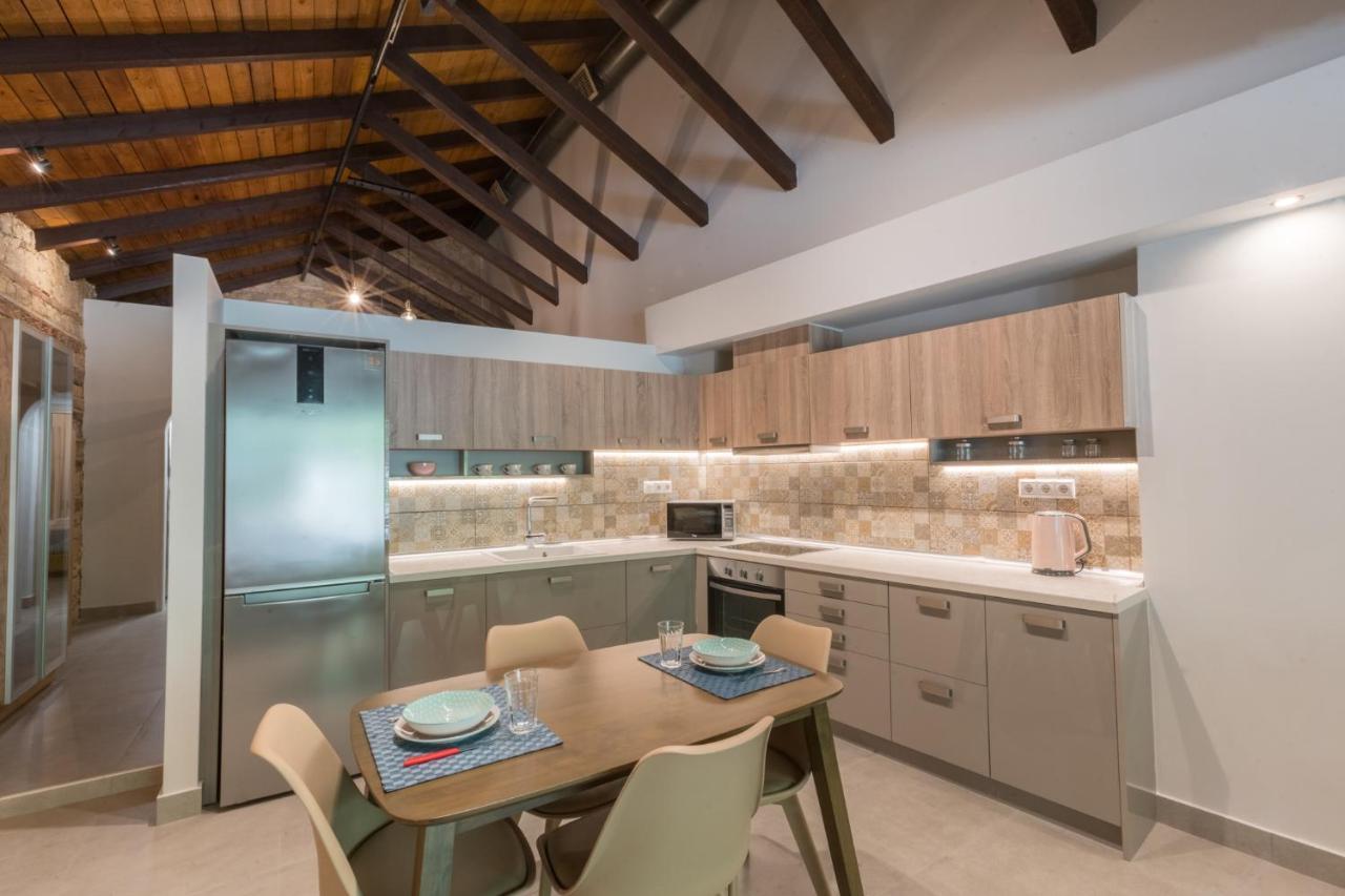 Casa Leone, Cosy Apartment Overlooking The Square Spílion Exterior photo