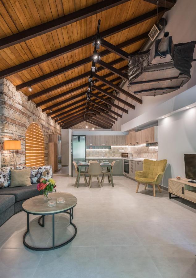 Casa Leone, Cosy Apartment Overlooking The Square Spílion Exterior photo