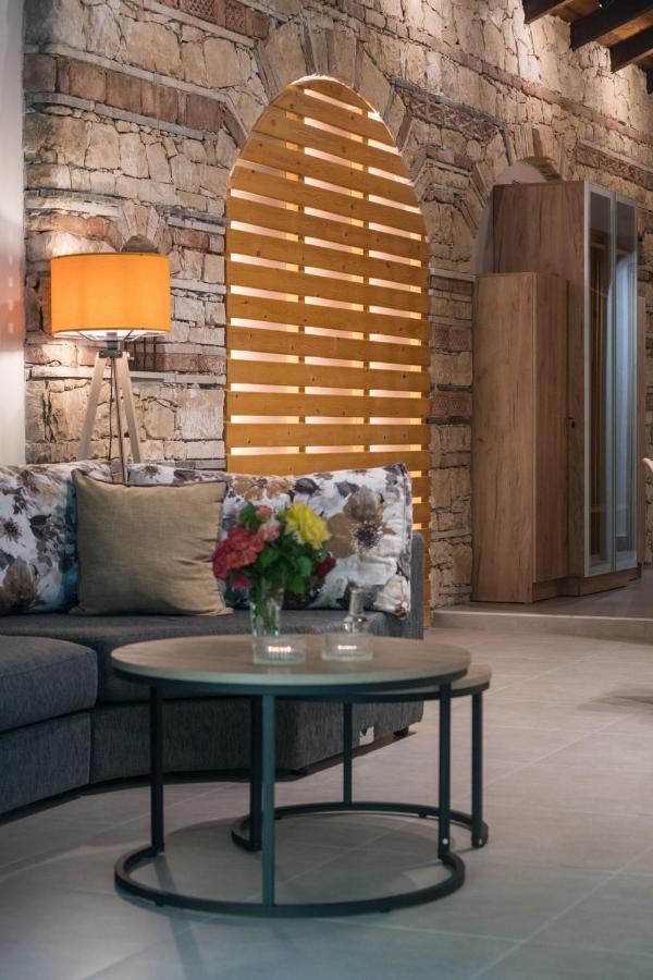 Casa Leone, Cosy Apartment Overlooking The Square Spílion Exterior photo