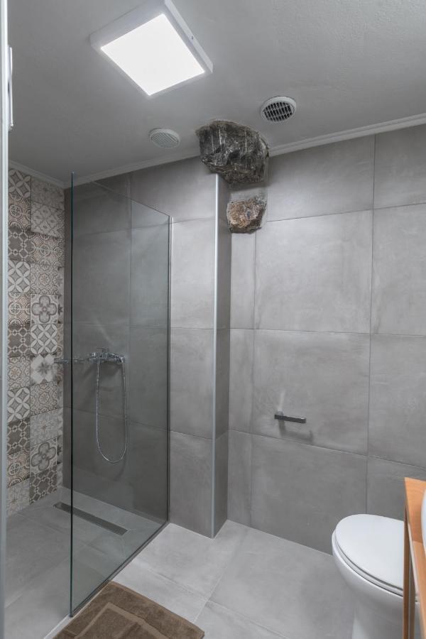 Casa Leone, Cosy Apartment Overlooking The Square Spílion Exterior photo