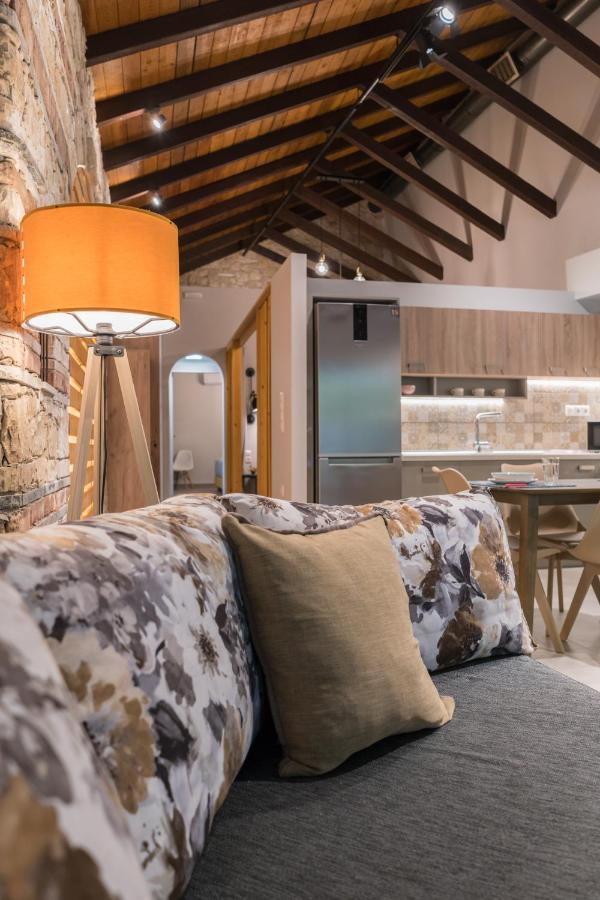 Casa Leone, Cosy Apartment Overlooking The Square Spílion Exterior photo