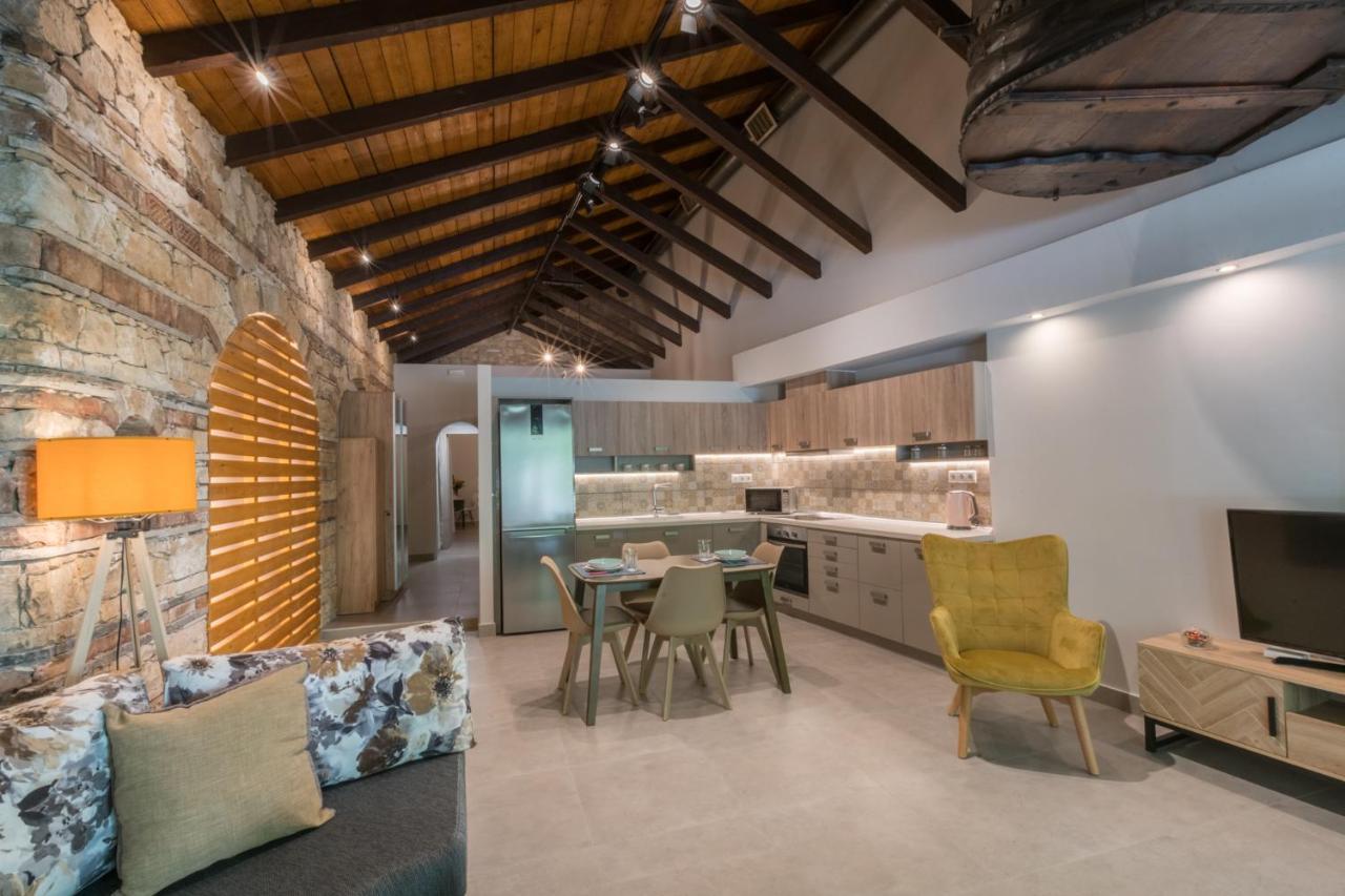 Casa Leone, Cosy Apartment Overlooking The Square Spílion Exterior photo
