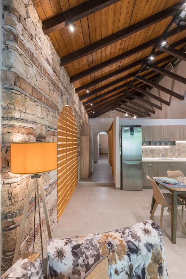 Casa Leone, Cosy Apartment Overlooking The Square Spílion Exterior photo