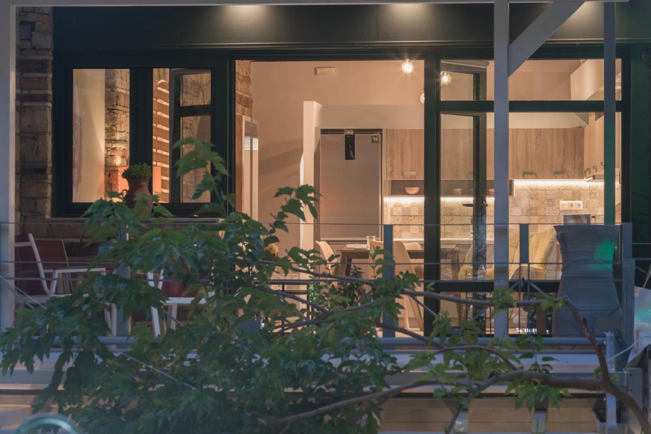 Casa Leone, Cosy Apartment Overlooking The Square Spílion Exterior photo